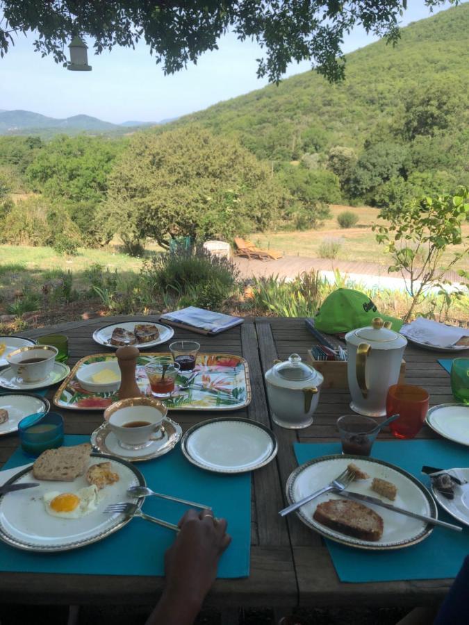 Bed and Breakfast Domaine De Montbarri La Tour-sur-Orb Exterior foto
